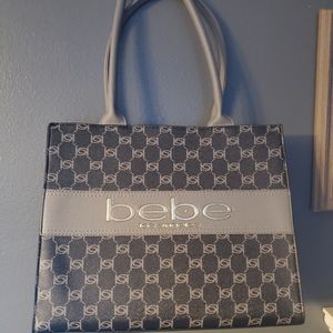 Bebe tote